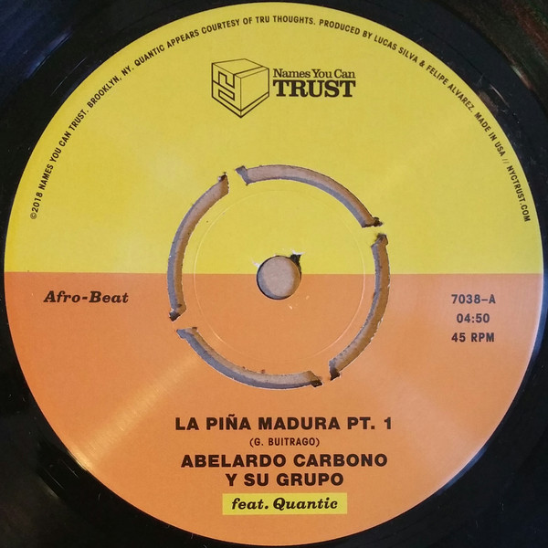 Abelardo Carbono Y Su Grupo Feat. Quantic - La Piña Madura (7") (VG+/M) - Image 3