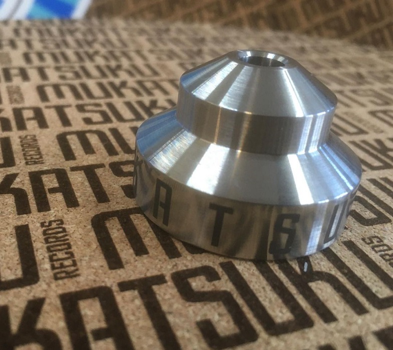 2 x Mukatsuku Heavy Stainless Steel Easy Grip Precision Made Laser Etched 45 RPM 7" Vinyl Record Adapter (Version 2) - Image 3